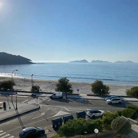 Daire Amplio Piso A Pie De Playa De Patos. Nigran.