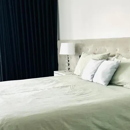 Amplio Piso A Pie De Playa De Patos. Nigran. Daire