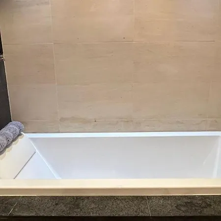 Daire Amplio Piso A Pie De Playa De Patos. Nigran. *