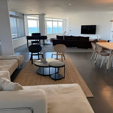 Amplio Piso A Pie De Playa De Patos. Nigran.