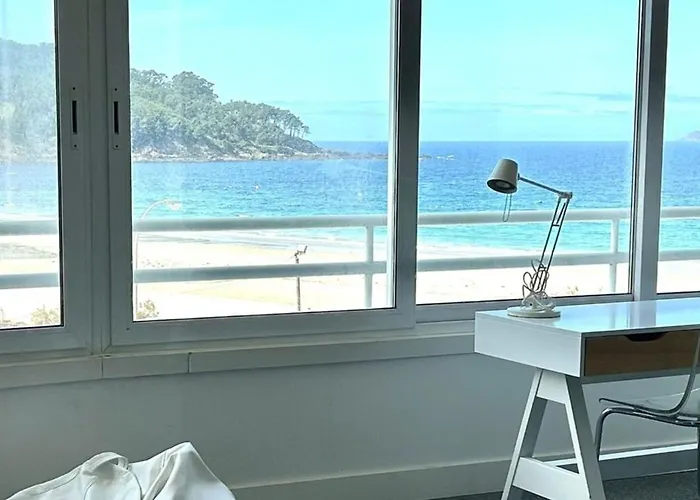 Amplio Piso A Pie De Playa De Patos. Nigran. 아파트 *
