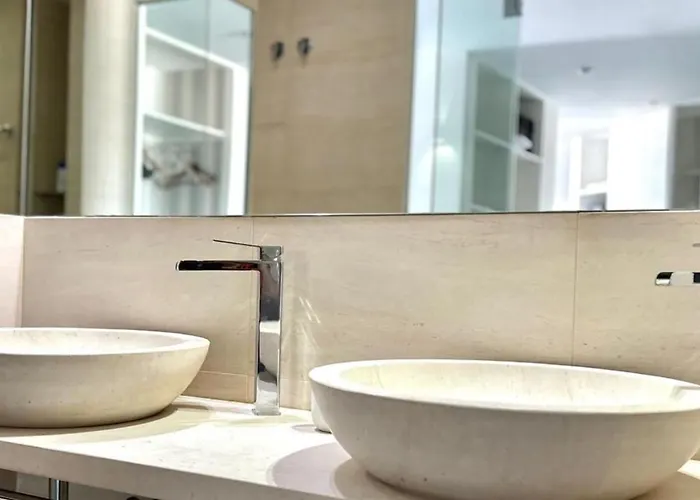 Amplio Piso A Pie De Playa De Patos. Nigran. Nigrán