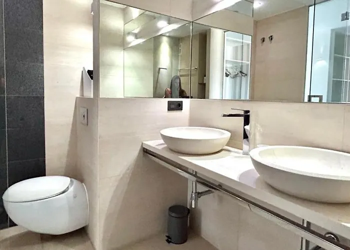 Amplio Piso A Pie De Playa De Patos. Nigran. * Nigrán