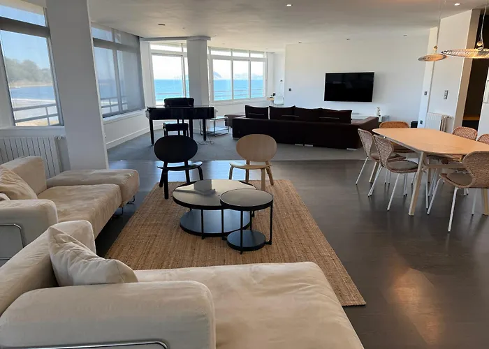 Amplio Piso A Pie De Playa De Patos. Nigran.